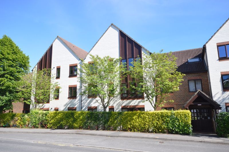 1 bed flat for sale in Rex Court, Haslemere GU27, £175,000