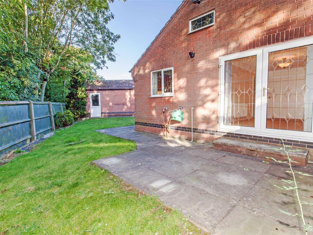 3 bed detached bungalow for sale in Woodland Grove, Barlborough, Chesterfield S43, £219,950