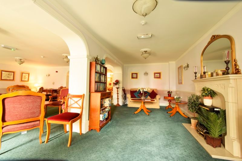 1 bed flat for sale in Greenwood Court, Epsom KT18, £160,000