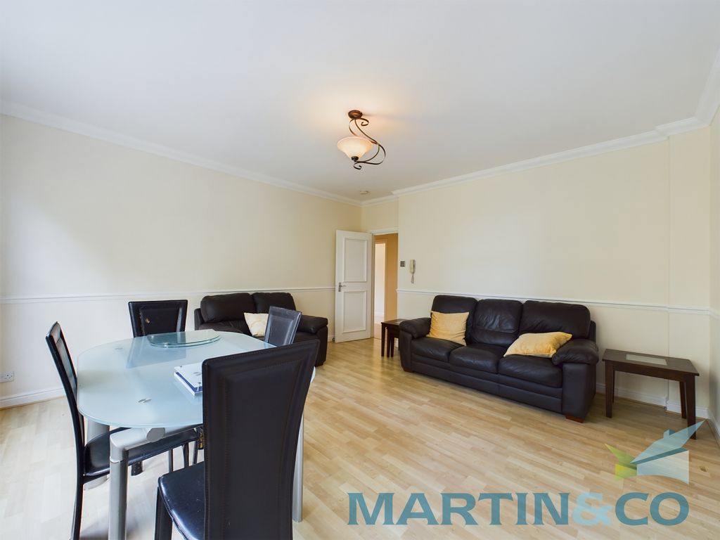 2 bed flat for sale in North Road, Liverpool L19, £200,000