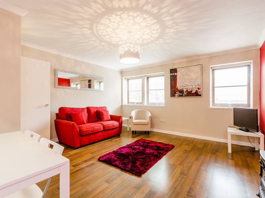 1 bed flat for sale in Hornsey Road, Holloway, London N7, £320,000