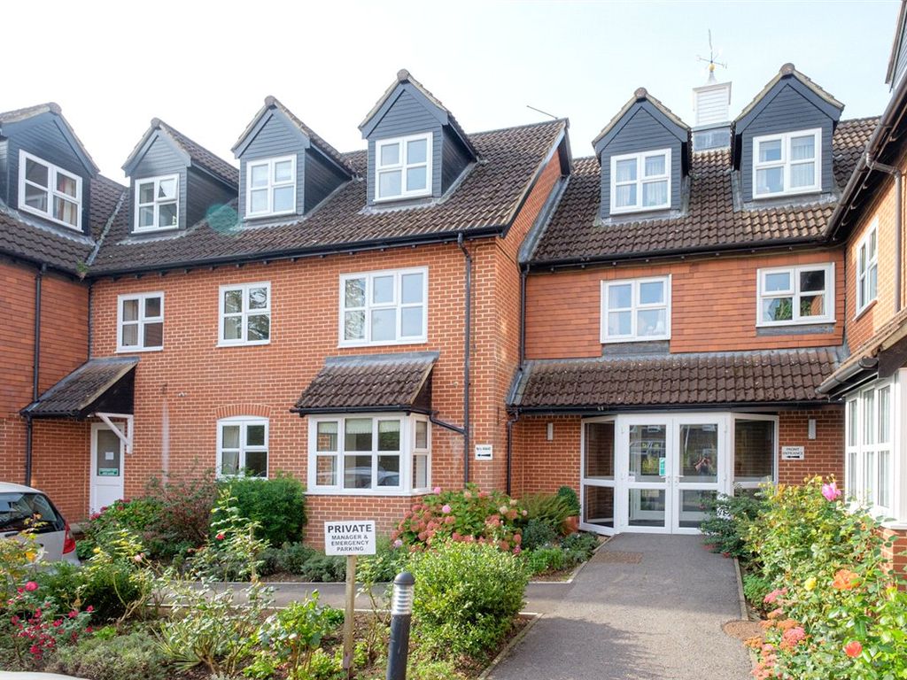 2 bed flat for sale in River Park, Marlborough, Wiltshire SN8, £200,000