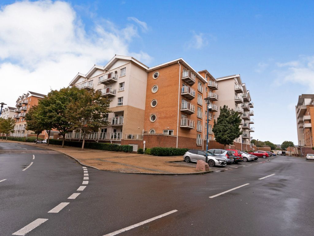 1 bed flat for sale in Penstone Court, Chandlery Way, Cardiff CF10, £160,000