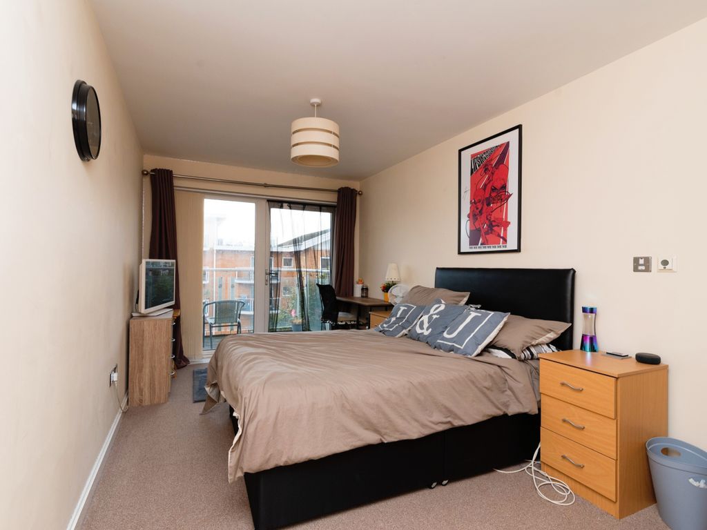 1 bed flat for sale in Penstone Court, Chandlery Way, Cardiff CF10, £160,000