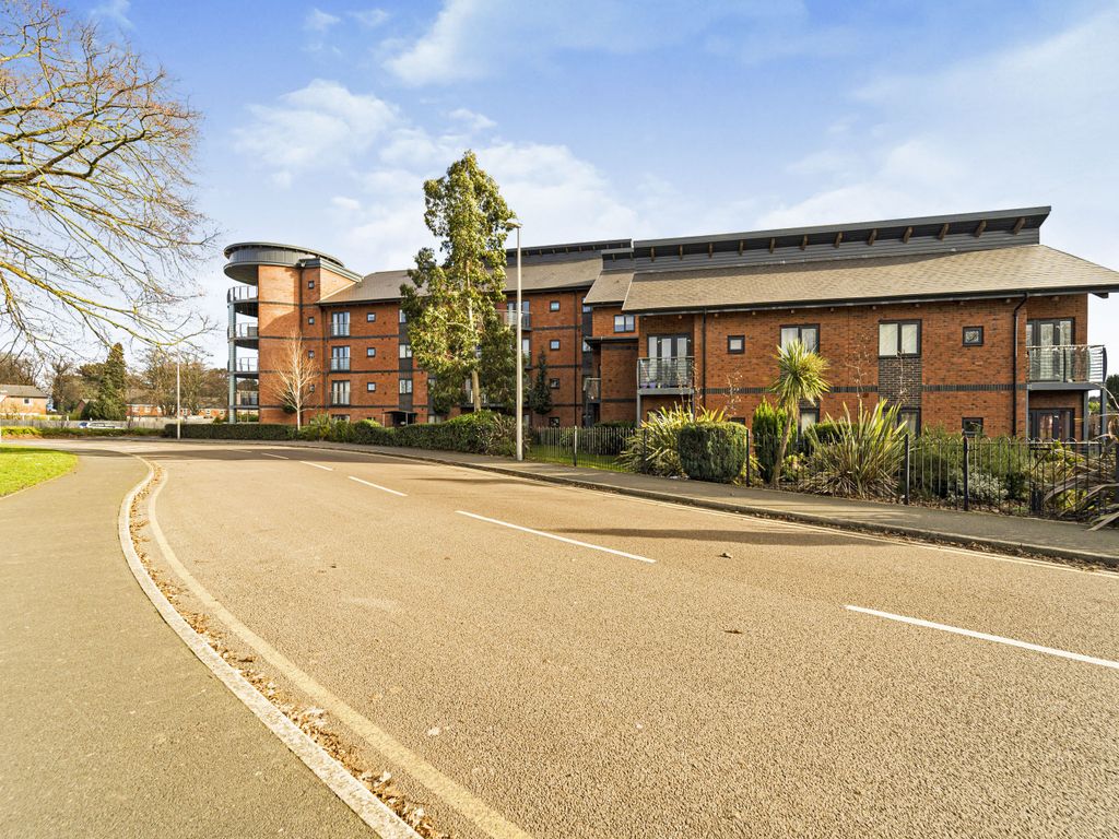 1 bed flat for sale in Churchfields Way, West Bromwich B71, £115,000