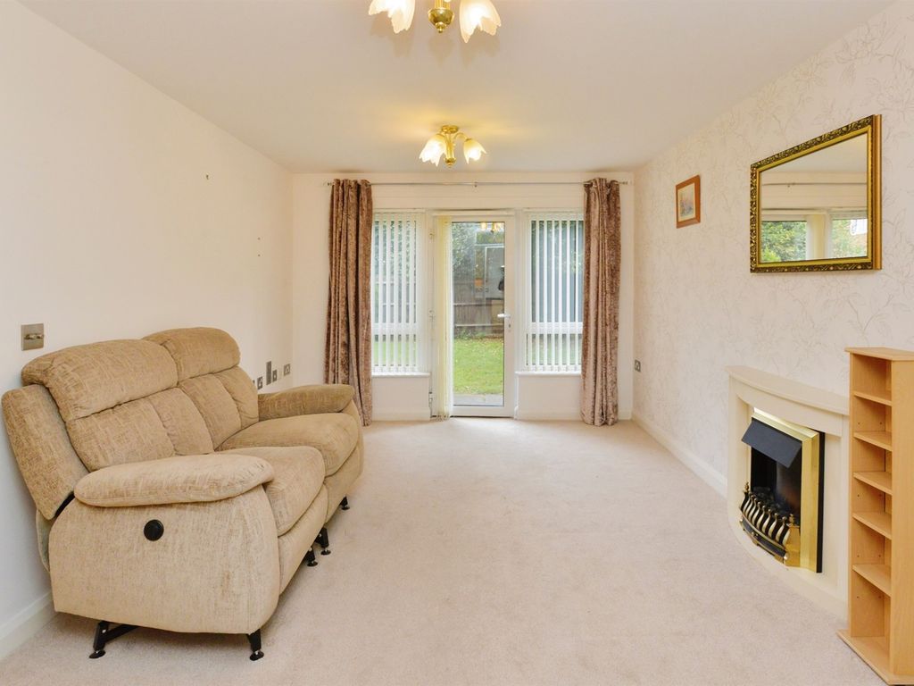2 bed flat for sale in Napier Street, Bletchley, Milton Keynes MK2, £142,500