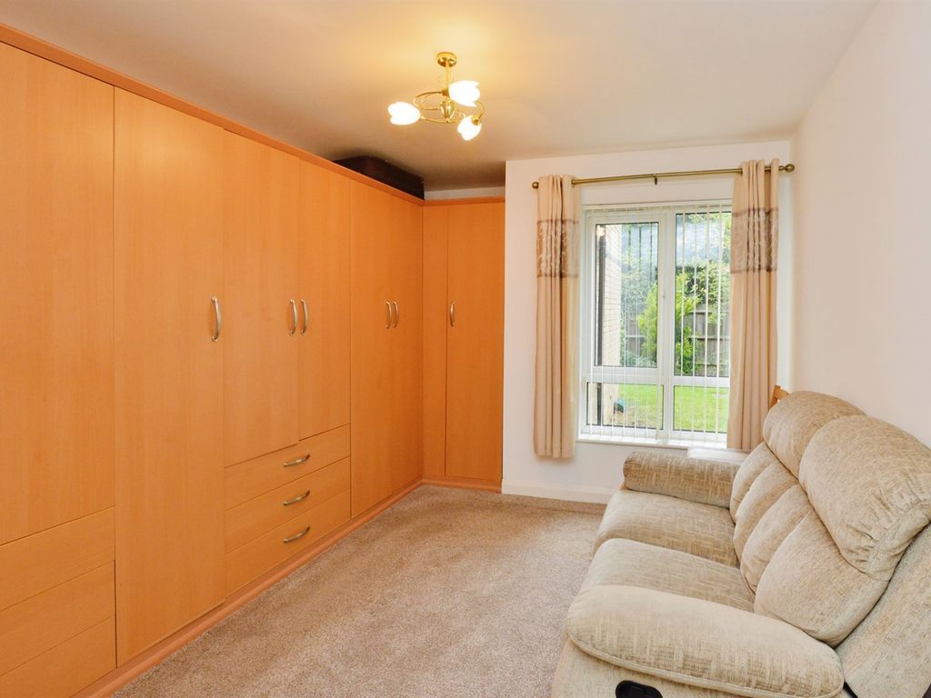2 bed flat for sale in Napier Street, Bletchley, Milton Keynes MK2, £142,500