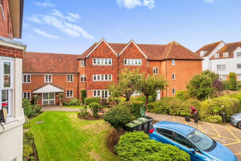 1 bed flat for sale in Barton Mill Court, Canterbury CT2, £100,000