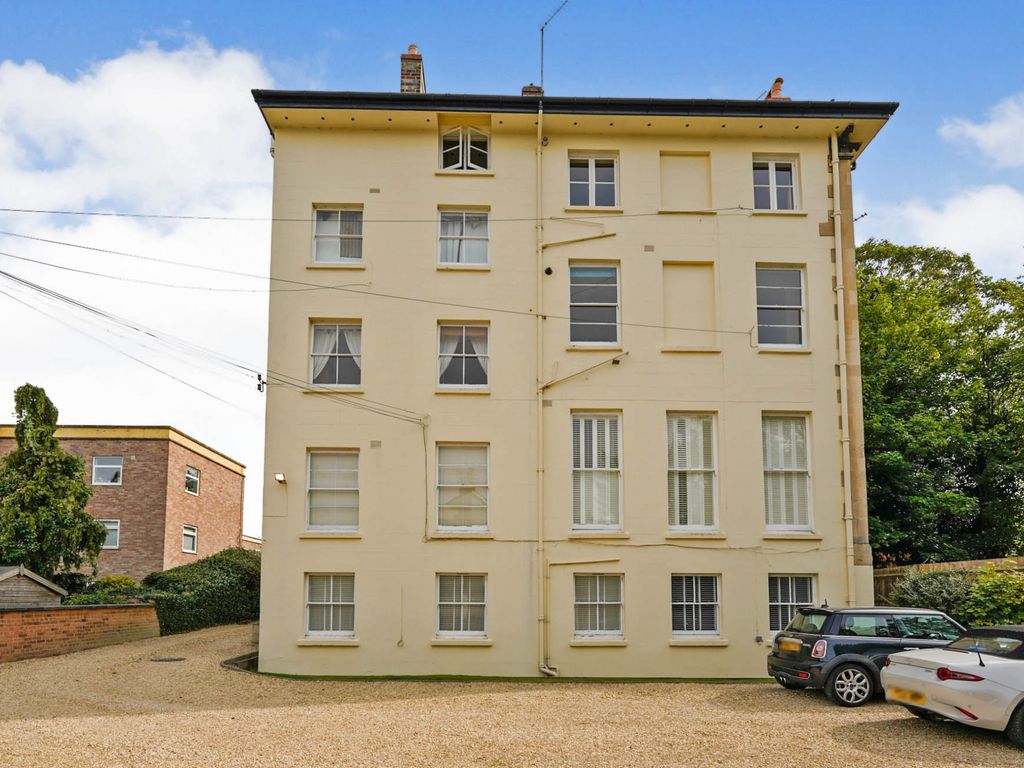 1 bed flat for sale in Overton Park Road, Cheltenham, Gloucestershire GL50, £200,000