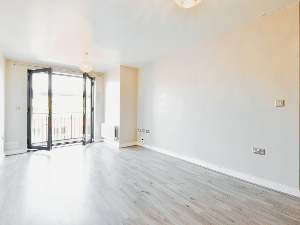 2 bed flat for sale in Basin Road, Worcester WR5, £220,000