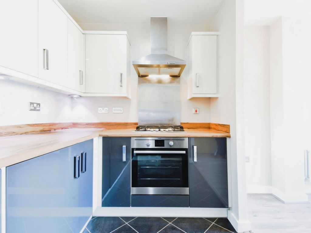 2 bed flat for sale in Basin Road, Worcester WR5, £220,000