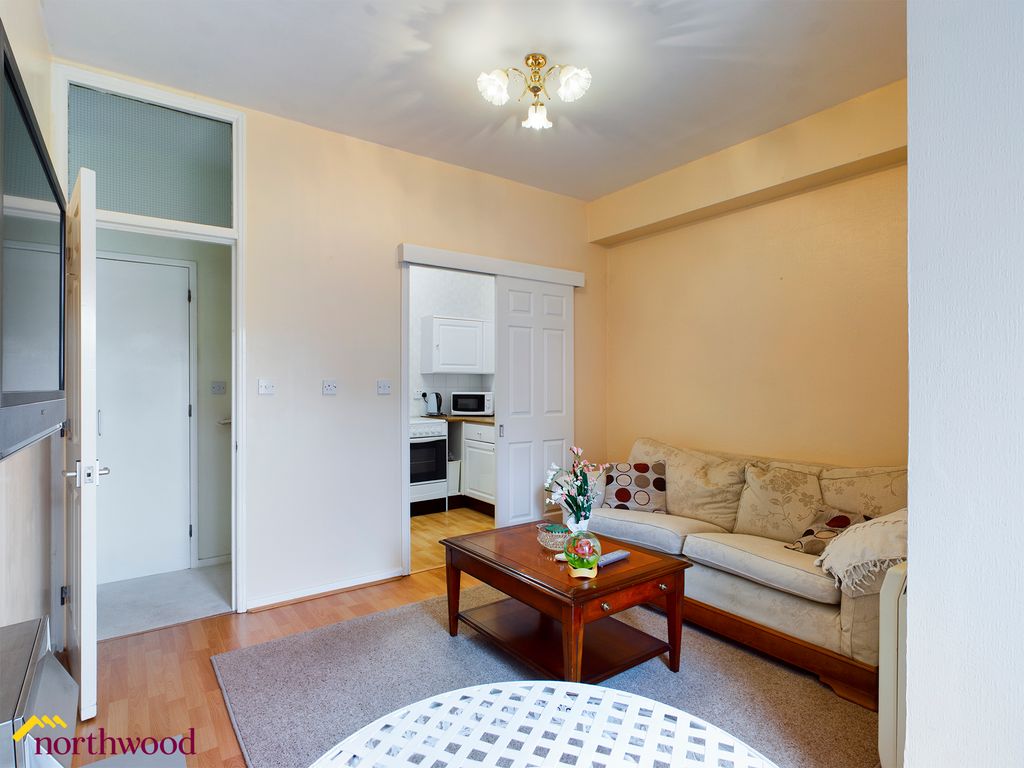 1 bed flat for sale in Hightown Road, Banbury OX16, £85,000