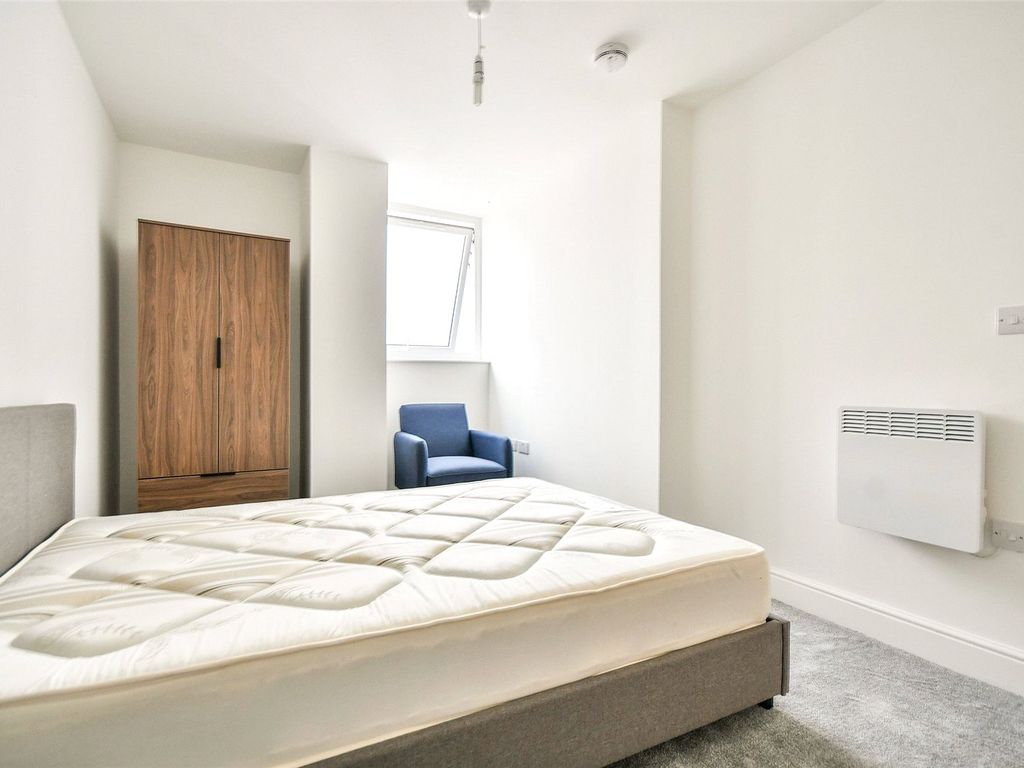 1 bed flat for sale in Fleming Way, Swindon SN1, £122,500