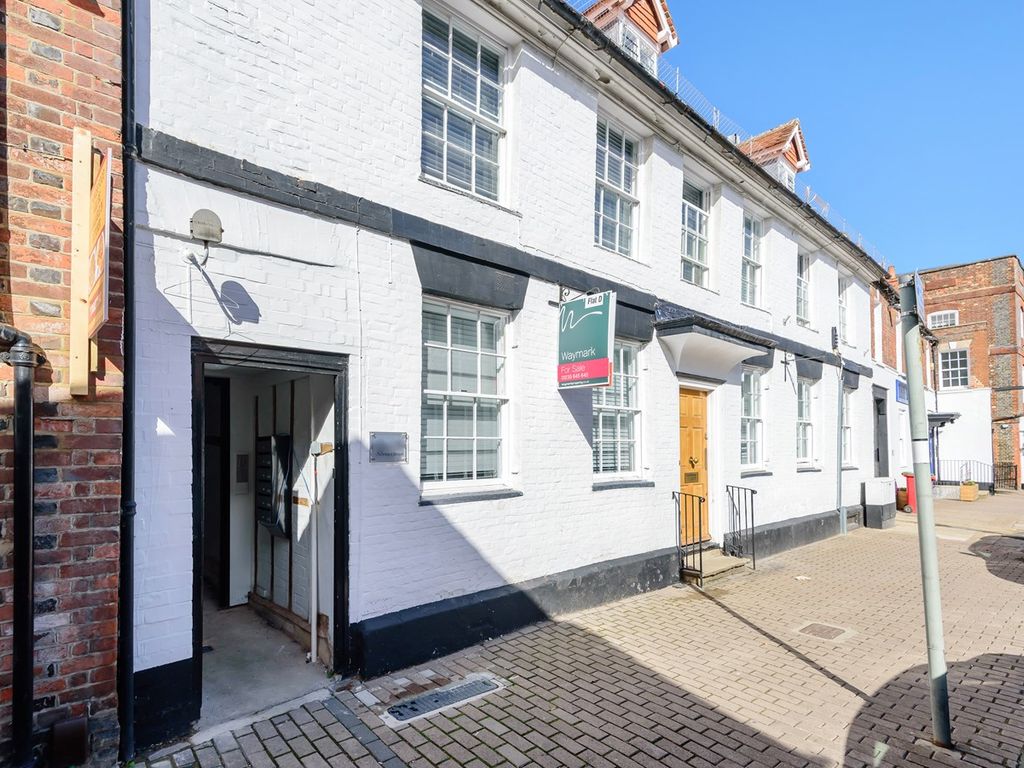 1 bed flat for sale in Newbury Street, Wantage OX12, £142,500