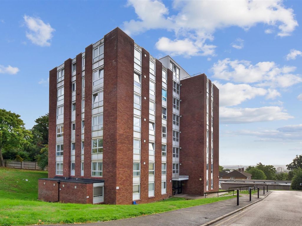 2 bed flat for sale in Ross Road, London SE25, £280,000