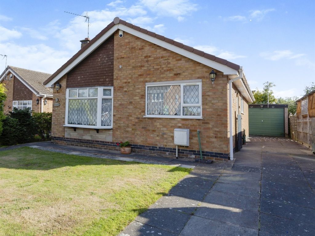 2 bed detached bungalow for sale in Wensleydale Avenue, Barwell, Leicester LE9, £250,000