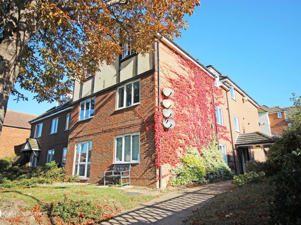 2 bed flat for sale in Dane Park Road, Ramsgate CT11, £140,000
