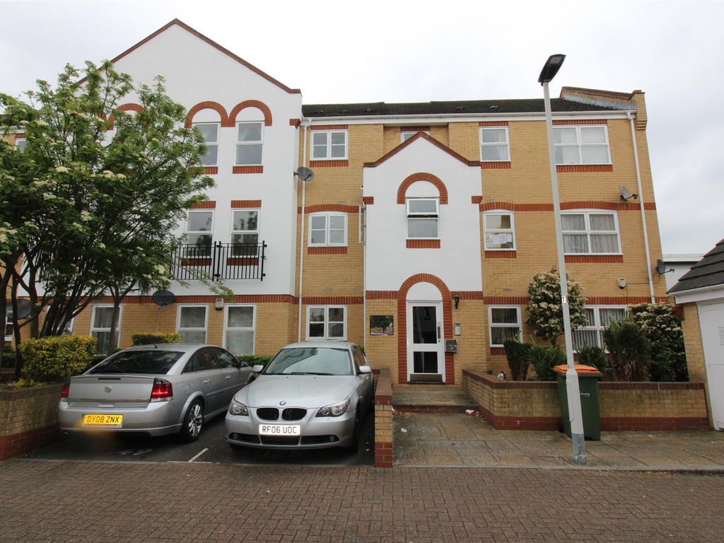 2 bed flat for sale in Angelica Drive, Beckton E6, £290,000