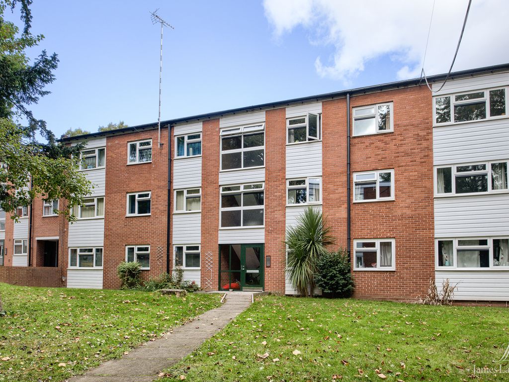3 bed flat for sale in Broughton Court, 3 Gilldown Place, Edgbaston B15, £175,000