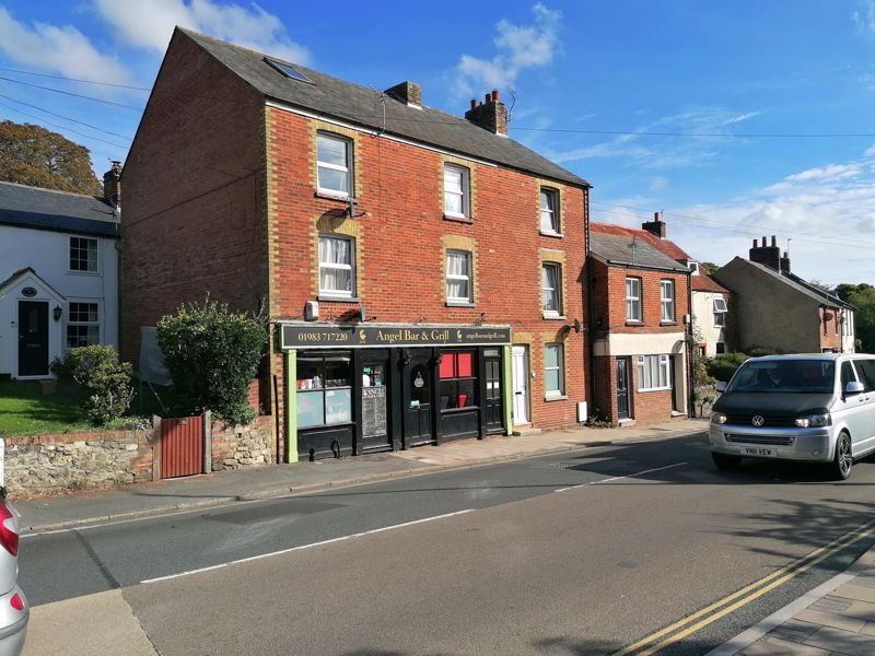 2 bed flat for sale in Carisbrooke High Street, Newport PO30, £160,000