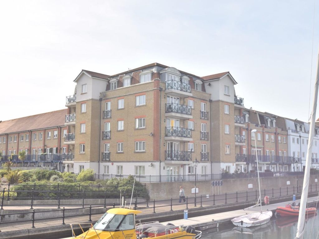 2 bed flat for sale in The Piazza, Eastbourne BN23, £290,000
