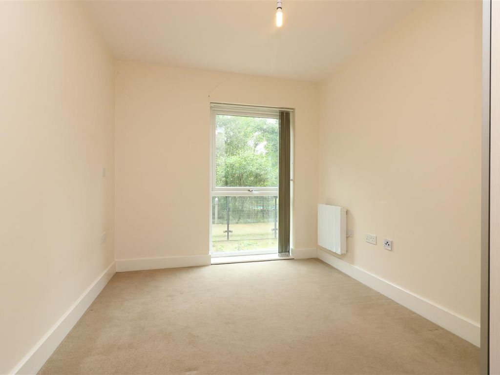 2 bed flat for sale in Blackwell House, The Embankment, Nash Mills Wharf HP3, £265,000