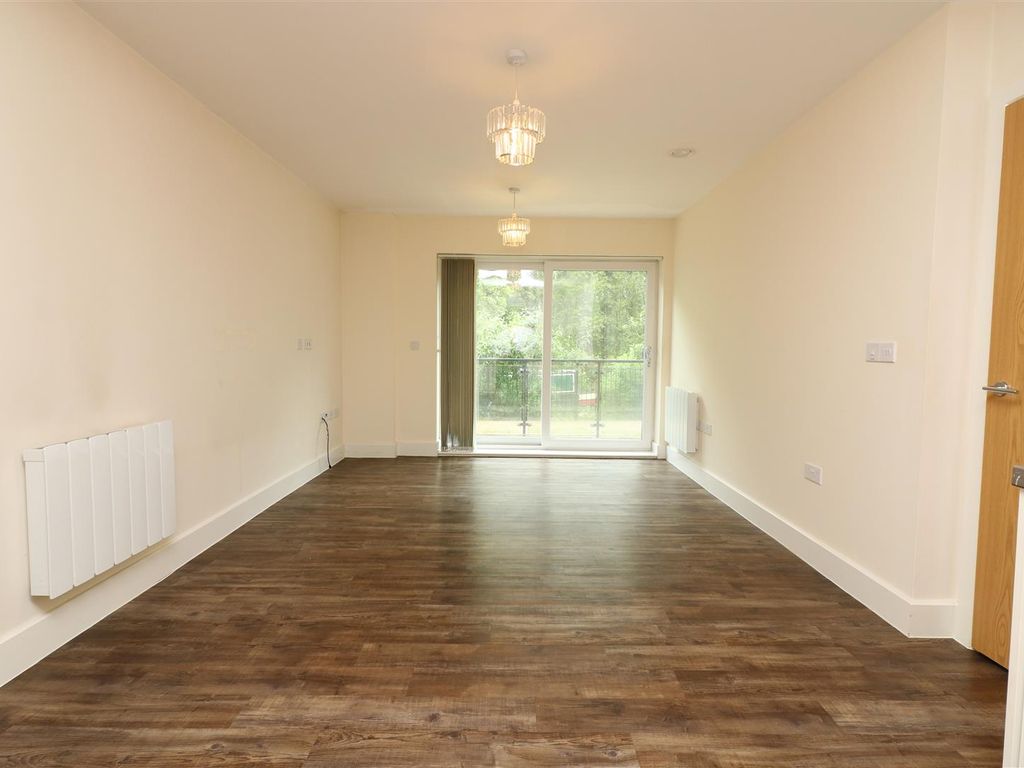 2 bed flat for sale in Blackwell House, The Embankment, Nash Mills Wharf HP3, £265,000