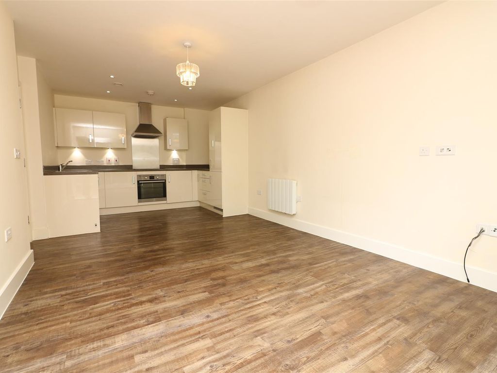 2 bed flat for sale in Blackwell House, The Embankment, Nash Mills Wharf HP3, £265,000