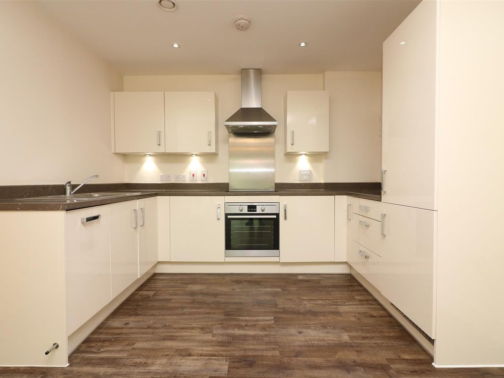 2 bed flat for sale in Blackwell House, The Embankment, Nash Mills Wharf HP3, £265,000