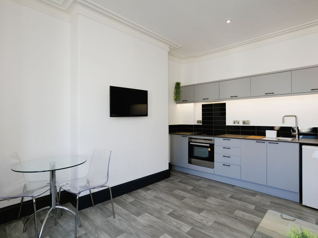 2 bed flat for sale in Victoria Road, Aberdeen AB11, £80,000
