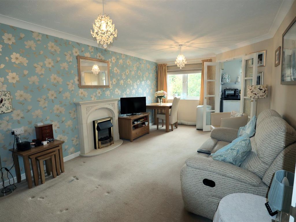 1 bed flat for sale in St. Georges Avenue, Stamford, Lincs. PE9, £94,950