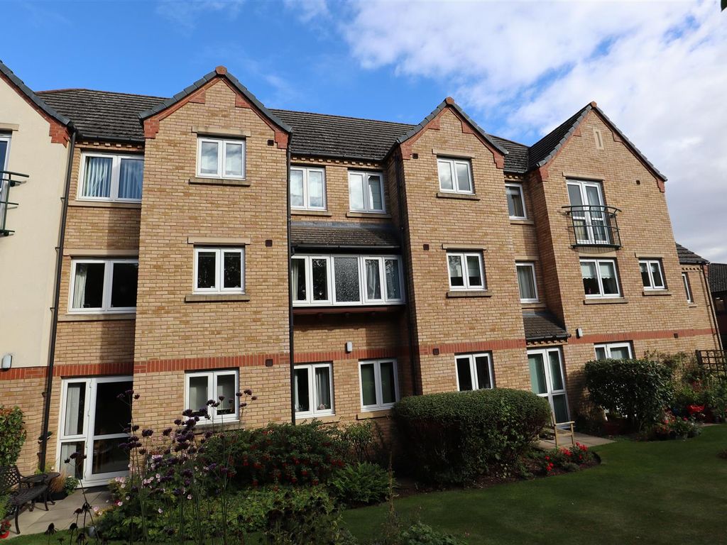 1 bed flat for sale in St. Georges Avenue, Stamford, Lincs. PE9, £94,950