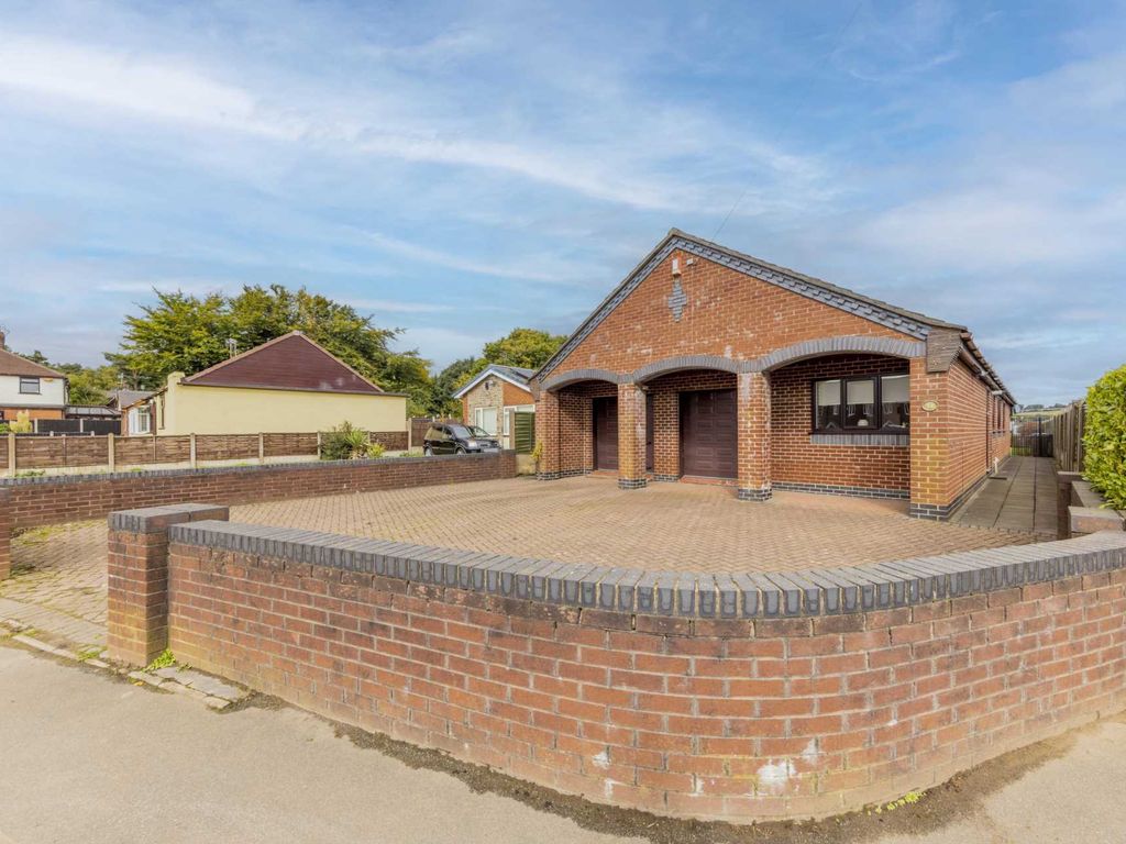 4 bed detached bungalow for sale in The Wood, Meir ST3, £325,000