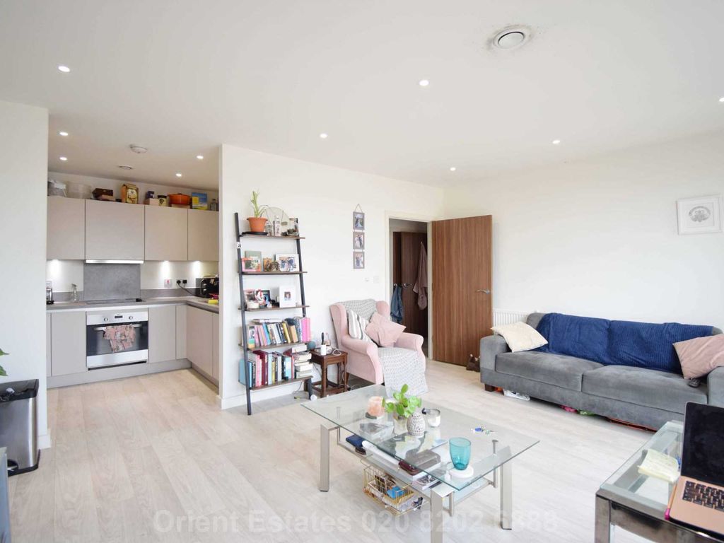 1 bed flat for sale in Moorhen Drive, London NW9, £334,950