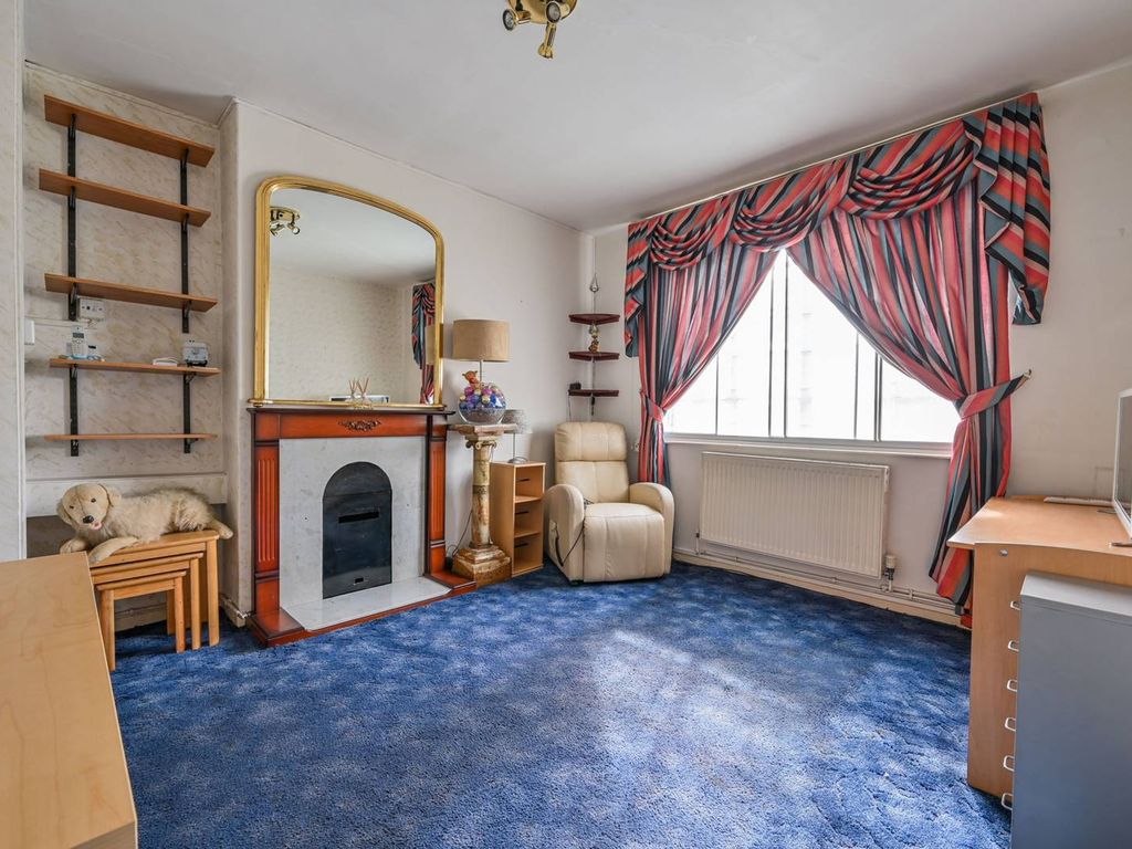 1 bed flat for sale in Old Kent Road, Bermondsey, London SE1, £250,000