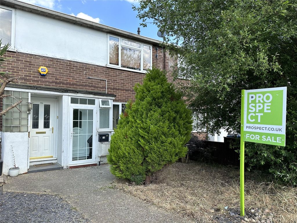 2 bed maisonette for sale in Anglesey Avenue, Farnborough, Hampshire GU14, £230,000