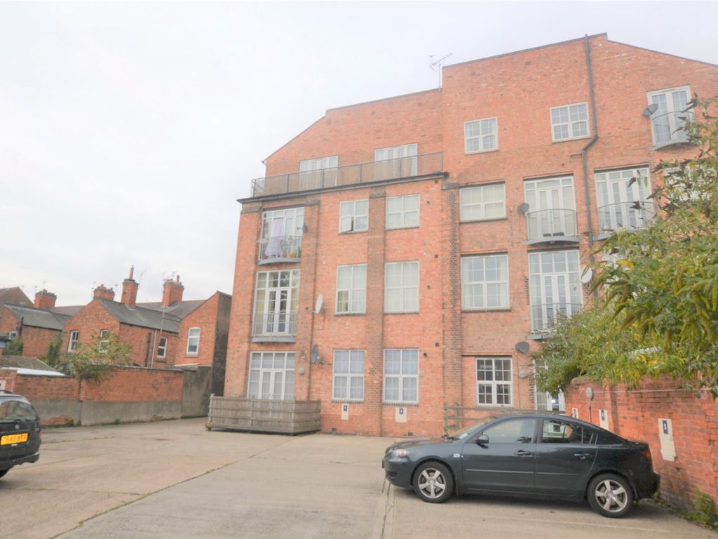 2 bed flat for sale in Fosse Road North, Leicester LE3, £95,000