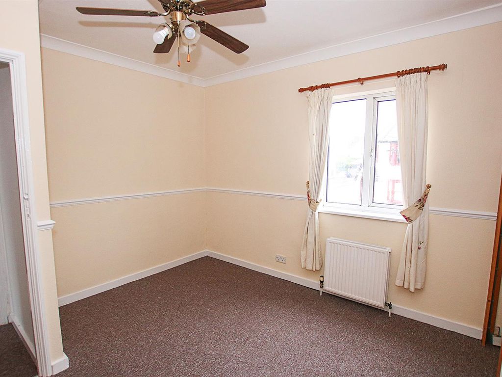 2 bed terraced house for sale in Exning Road, Newmarket CB8, £198,000