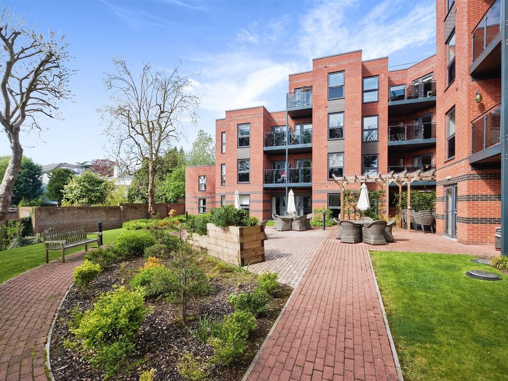 2 bed flat for sale in Ryland Place, Norfolk Road, Edgbaston B15, £275,000