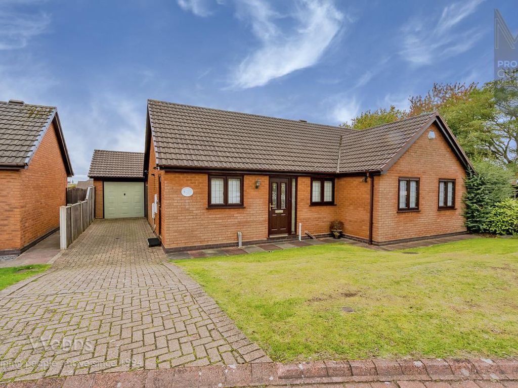 3 bed detached bungalow for sale in Bluebell Close, Hednesford, Cannock WS12, £299,950