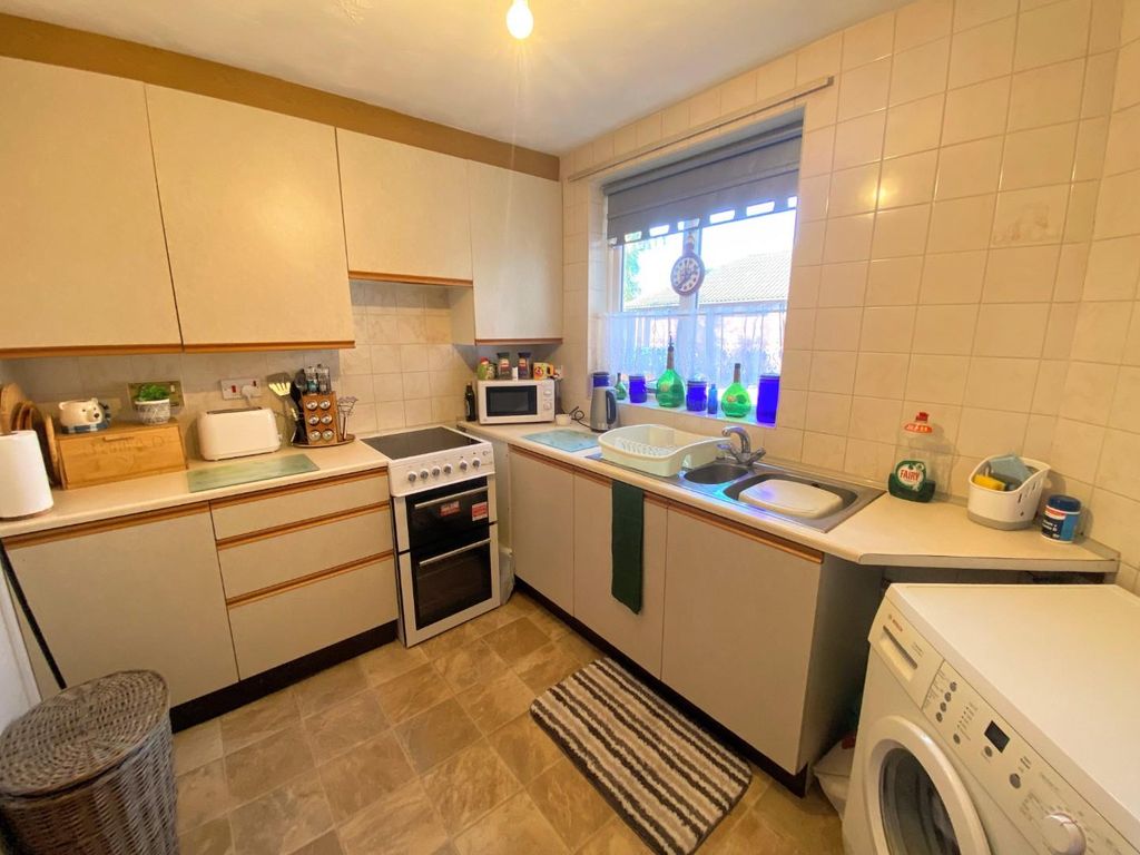 2 bed flat for sale in Armstrong Court, Darlington DL3, £75,000