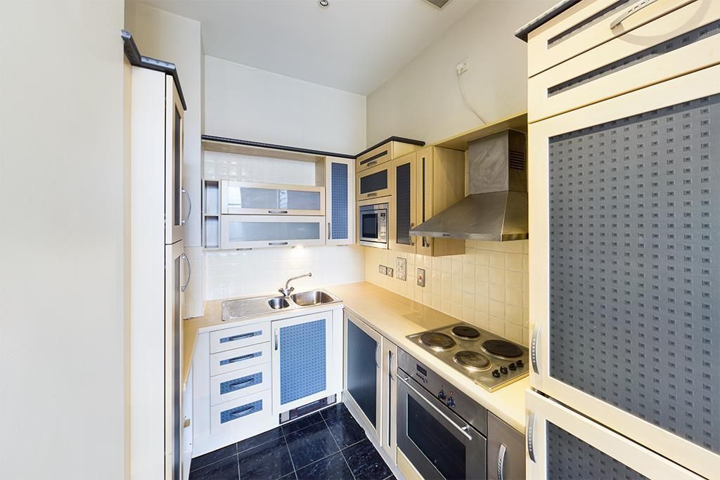 1 bed flat for sale in Canute Road, Ocean Village, Southampton SO14, £145,000
