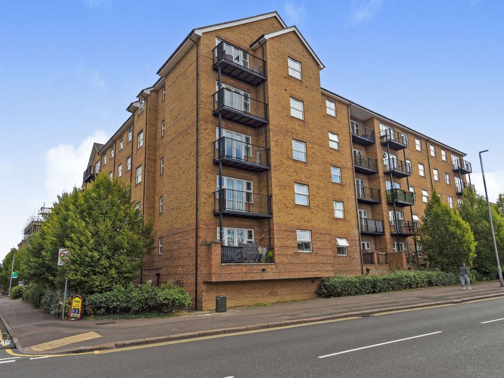 1 bed flat for sale in Holly Street, Luton LU1, £175,000
