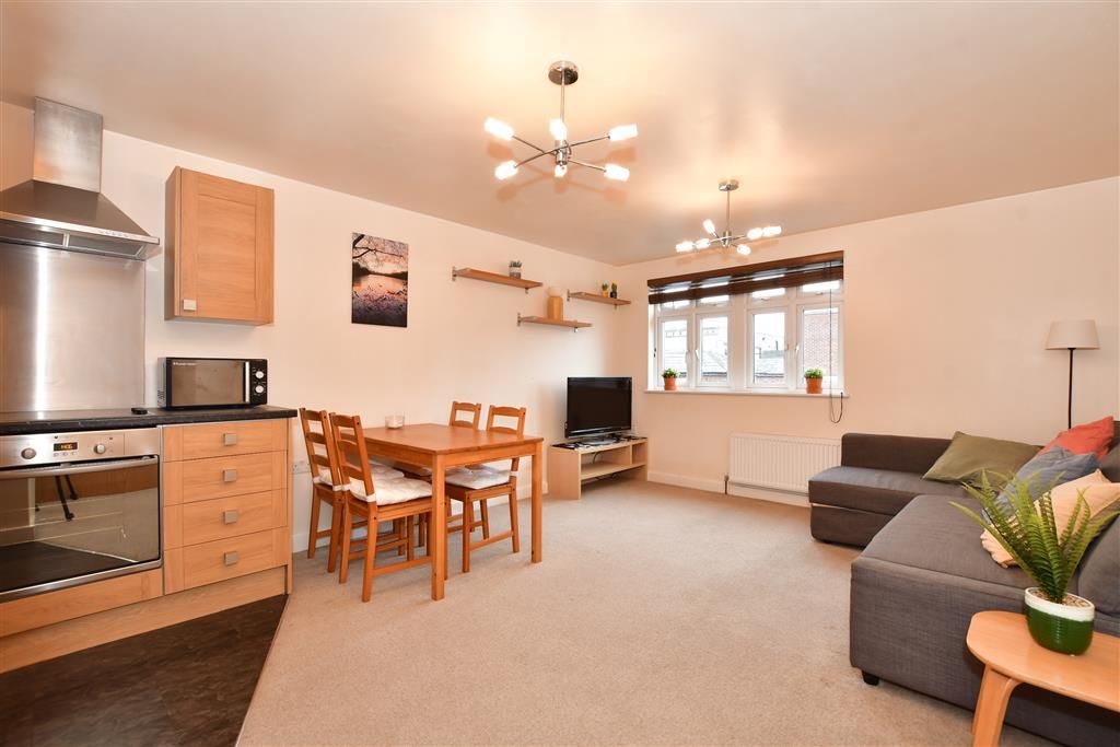 1 bed flat for sale in St. Thomas Road, Brentwood, Essex CM14, £170,000