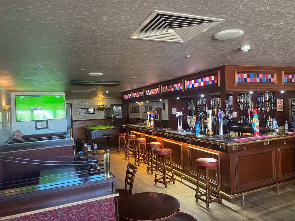 Pub/bar for sale in Tollcross Road, Glasgow G32, £520,000
