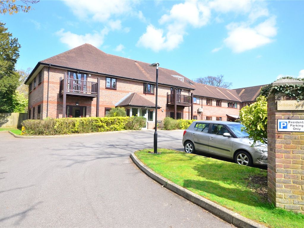 2 bed flat for sale in East Grinstead, West Sussex RH19, £180,000