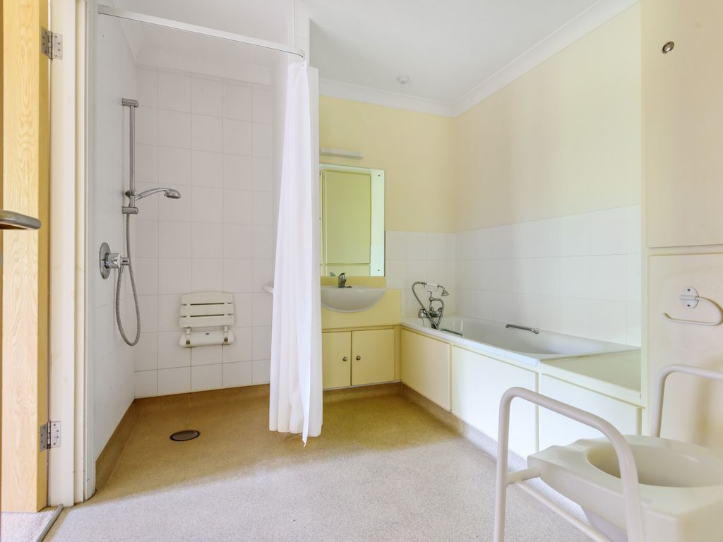 2 bed flat for sale in Shannon Way, Chandler's Ford, Eastleigh SO53, £220,000