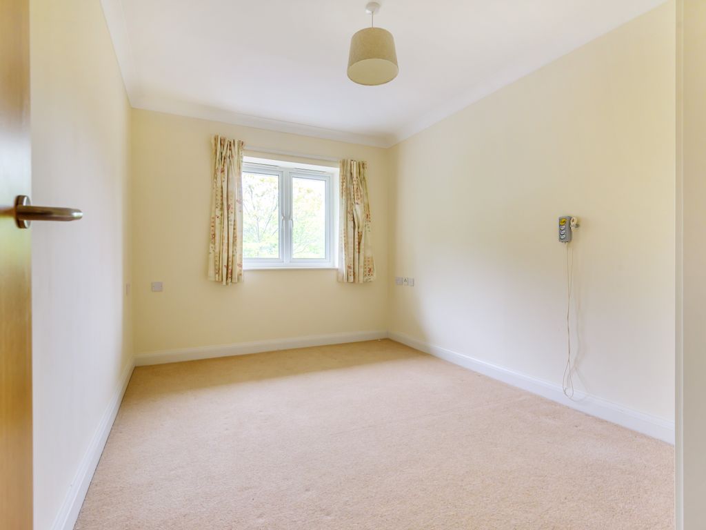 2 bed flat for sale in Shannon Way, Chandler's Ford, Eastleigh SO53, £220,000