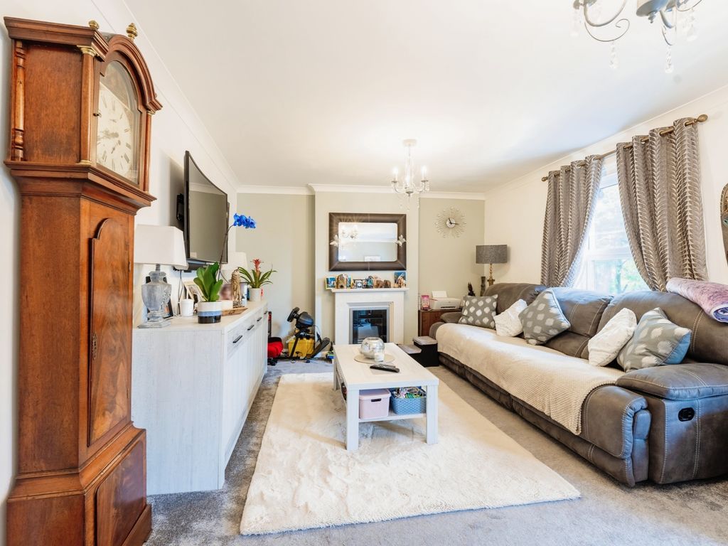 2 bed flat for sale in Glamis Street, Bognor Regis PO21, £205,000