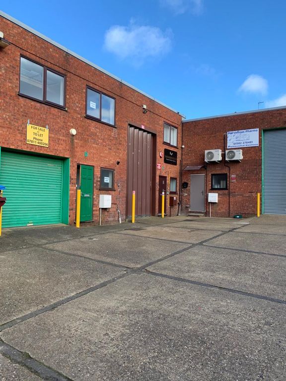 Warehouse for sale in Hartley Road, Luton LU2, £205,000